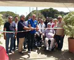 Progetto “Mare no limits”: inaugurata la spiaggia attrezzata per persone con disabilità a Campolongo
