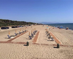 Spiaggia accessibile a tutti e gratuita, con attrezzature per le disabilità e presidio medico