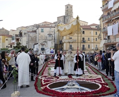Processione del Corpus Domini e Infiorata a Piazza Borgo